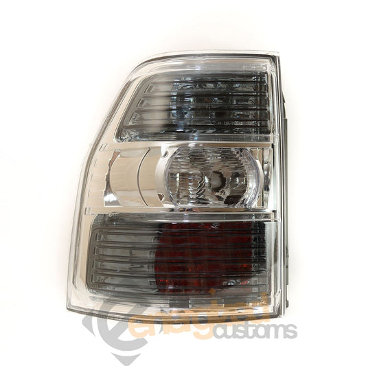 MITSUBISHI SHOGUN INCL. PAJERO 2007-> REAR TAIL LIGHT PASSENGER SIDE N/S