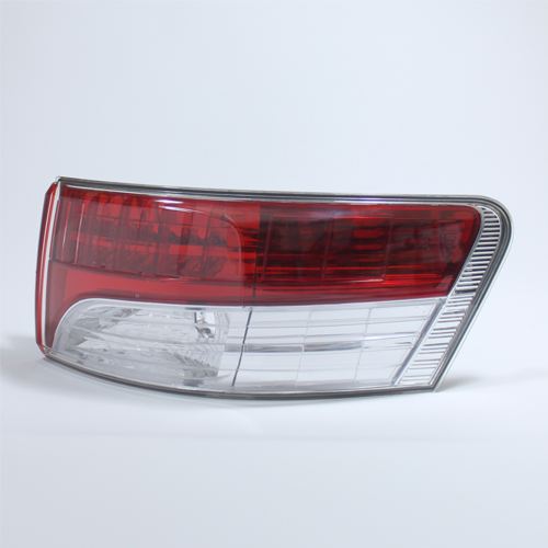 TOYOTA AVENSIS MK3 2009-> SALOON REAR TAIL LIGHT DRIVERS SIDE O/S